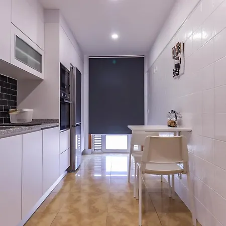 Flor Do Mar - Spacious With Balcony * 빌라프라이라데안코라