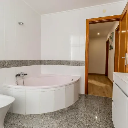 아파트 Flor Do Mar - Spacious With Balcony 빌라프라이라데안코라