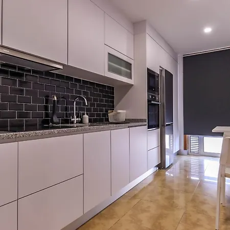 Flor Do Mar - Spacious With Balcony 아파트