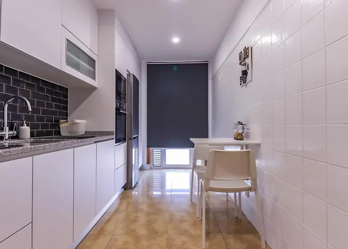 Flor Do Mar - Spacious With Balcony * Вила-Прайа-де-Анкора