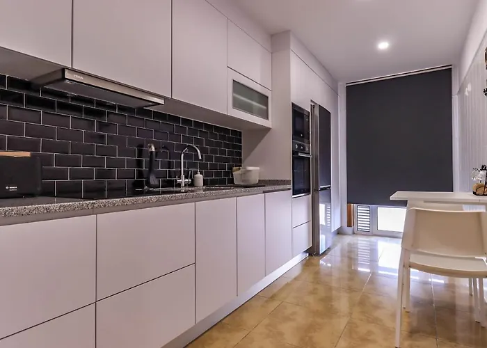 Flor Do Mar - Spacious With Balcony Apartment